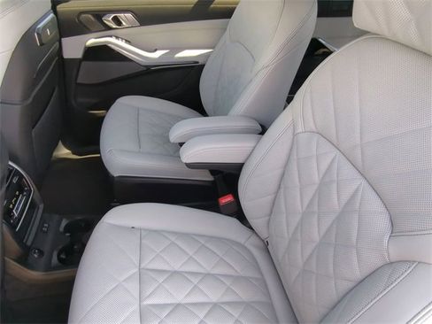 New 2025 BMW X7 xDrive40i w/ M Sport Package image 17