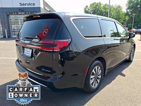 Used 2025 Chrysler Pacifica Select FWD image 8