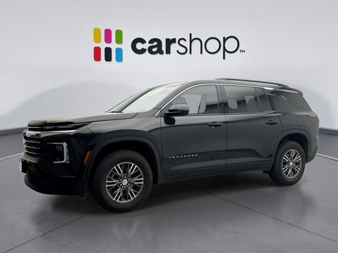 Used 2025 Chevrolet Traverse LT w/ Driver Confidence Package image 1