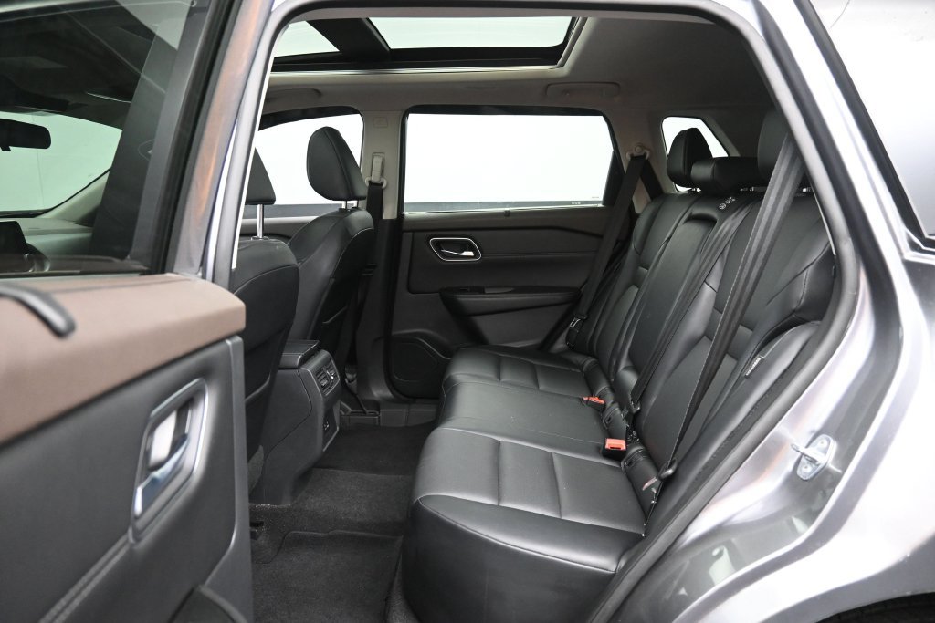 Used 2021 Nissan Rogue SV w/ Premium Package AWD/4WD image 26