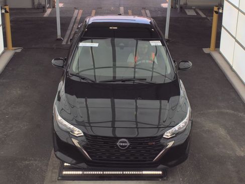 Used 2024 Nissan Sentra SR FWD image 2