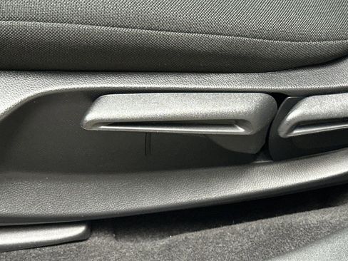 Certified 2025 Honda HR-V LX image 14