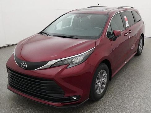 New 2026 Toyota Sienna XLE FWD image 16