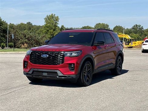 Certified 2025 Ford Explorer ST-Line w/ Premium Package AWD/4WD image 2