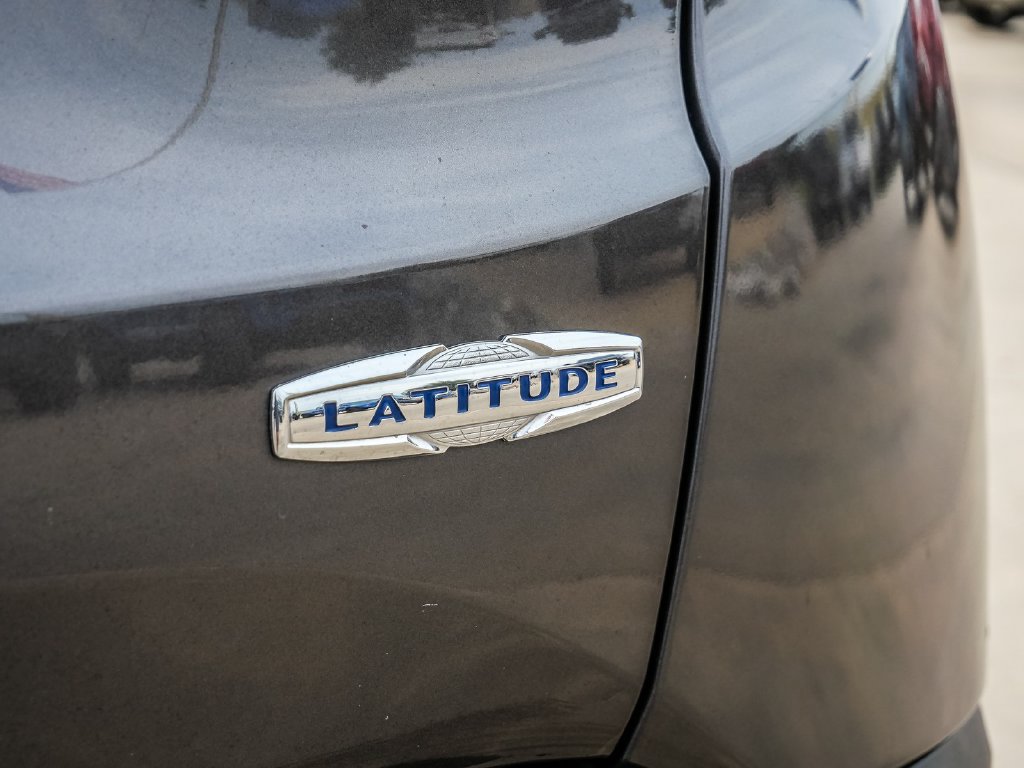 Used 2018 Jeep Renegade Latitude FWD image 11