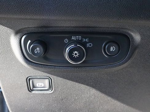 Used 2024 GMC Terrain SLT image 18