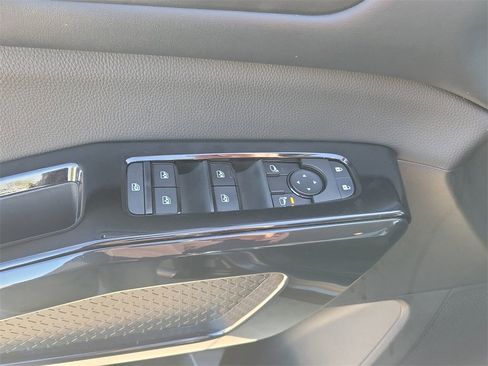 Used 2022 Nissan Pathfinder S image 13