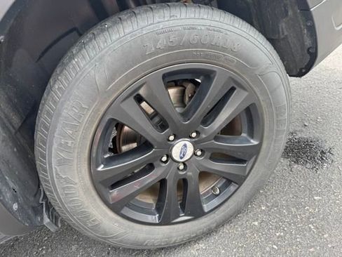 Used 2018 Ford Explorer XLT image 26