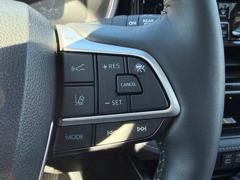 Used 2024 Toyota Highlander Limited image 19