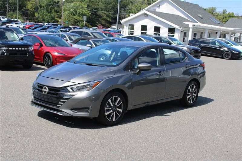 Used 2025 Nissan Versa SV FWD image 4