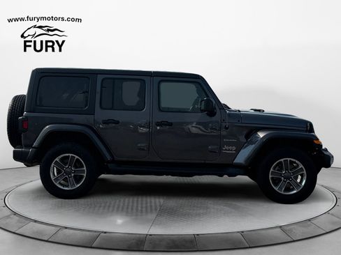 Used 2018 Jeep Wrangler Unlimited Sahara AWD/4WD image 2