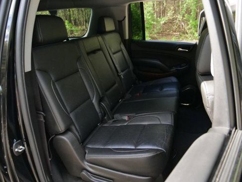 Used 2019 Chevrolet Suburban Premier image 34