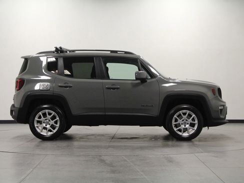 Used 2021 Jeep Renegade Latitude w/ Luxury Group I image 3