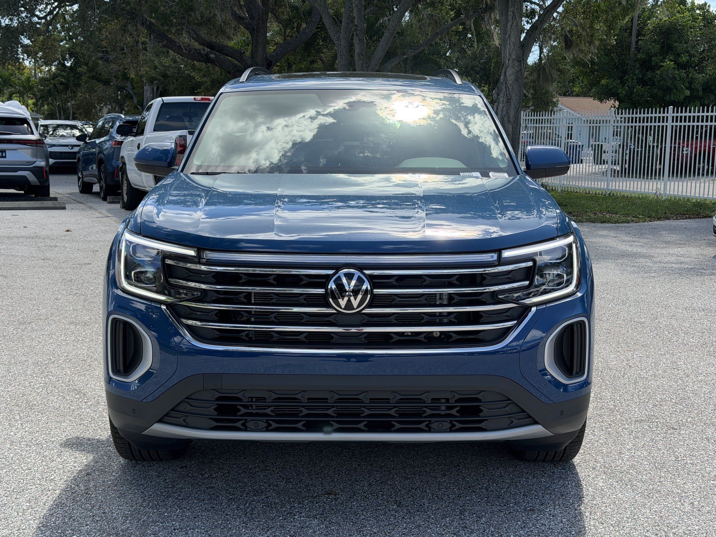 New 2026 Volkswagen Atlas SE FWD image 2