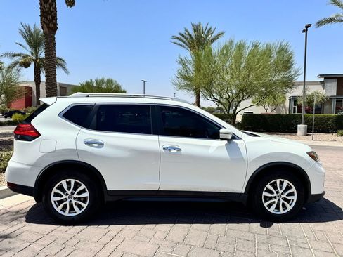 Used 2017 Nissan Rogue SV w/ Sun & Sound Touring Package FWD image 2