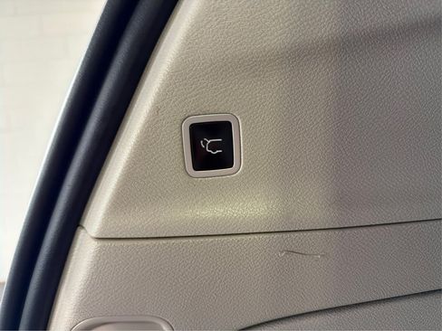 Used 2022 Chrysler Pacifica Touring-L FWD image 14