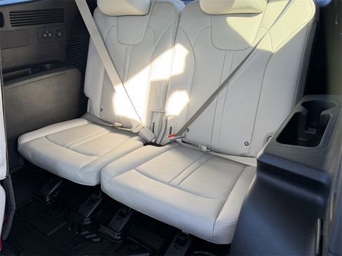 Used 2025 Kia Sorento EX image 22