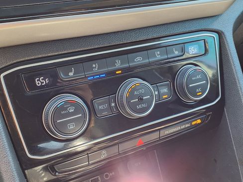 Used 2021 Volkswagen Atlas SEL Premium image 11