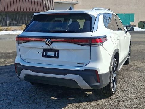 Certified 2025 Volkswagen Tiguan SE w/ Panoramic Sunroof Package image 10