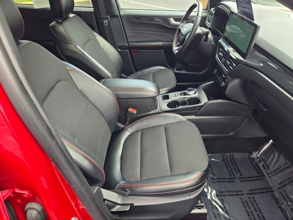 Certified 2025 Ford Escape ST-Line w/ Tech Pack #1 AWD/4WD image 6