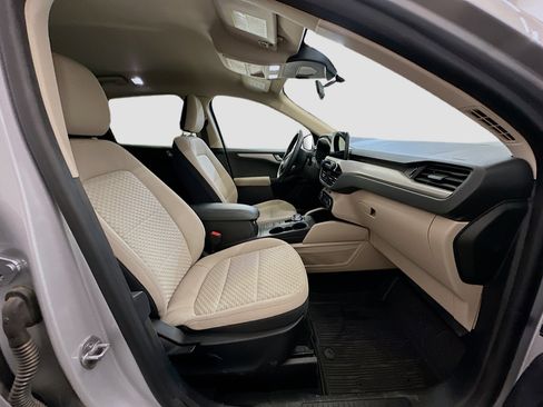 Used 2020 Ford Escape SE image 32