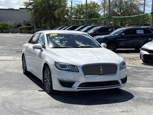 Used 2019 Lincoln MKZ Reserve FWD image 3