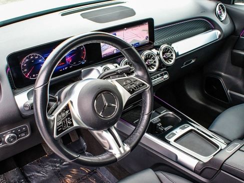 Used 2024 Mercedes-Benz GLB 250 4MATIC w/ Driver Assistance Package image 16