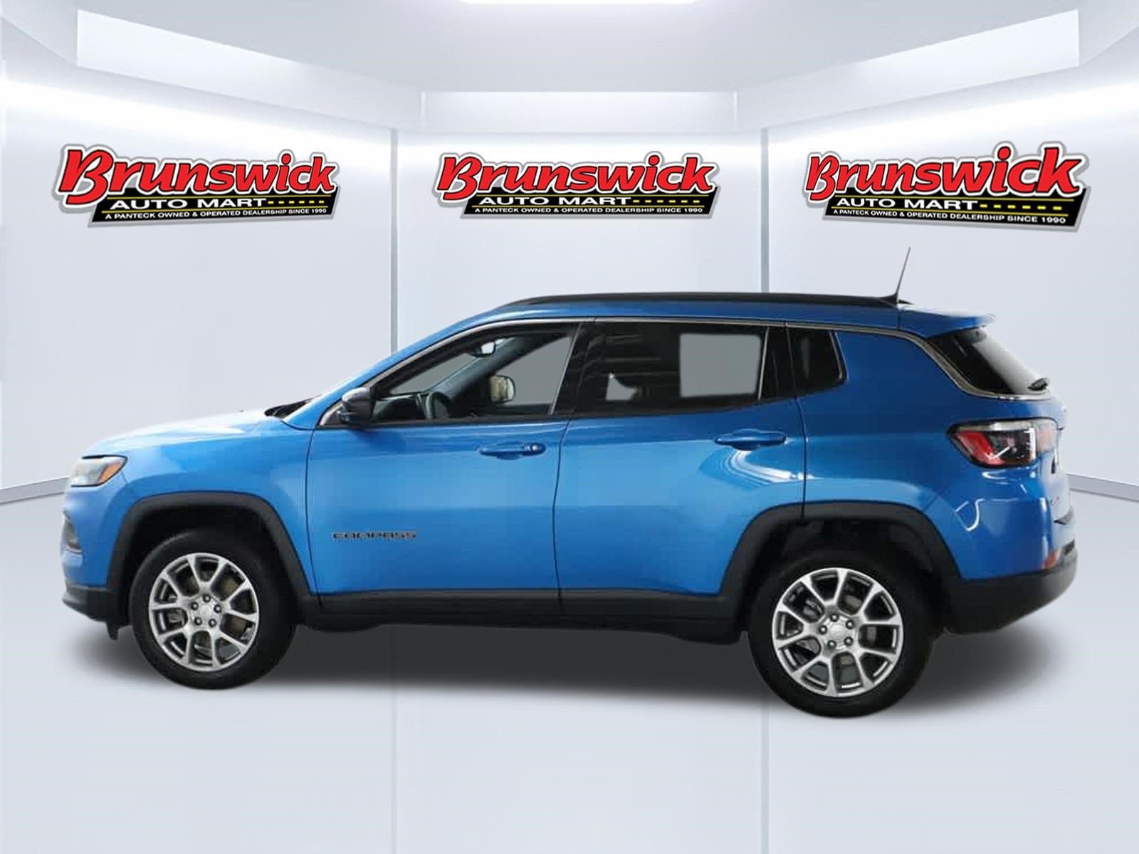 Certified 2024 Jeep Compass Latitude AWD/4WD image 40