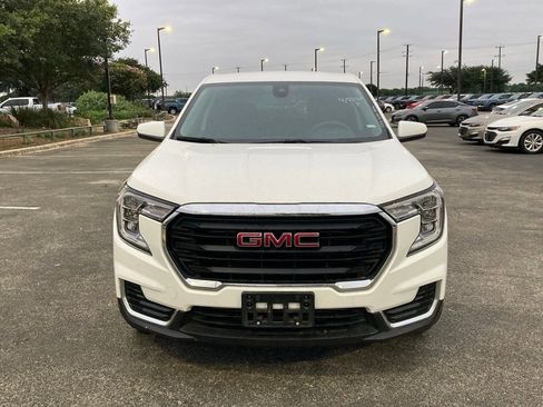 Used 2024 GMC Terrain SLE FWD image 2