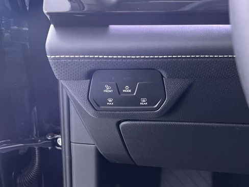 New 2025 Volkswagen Atlas SEL image 28