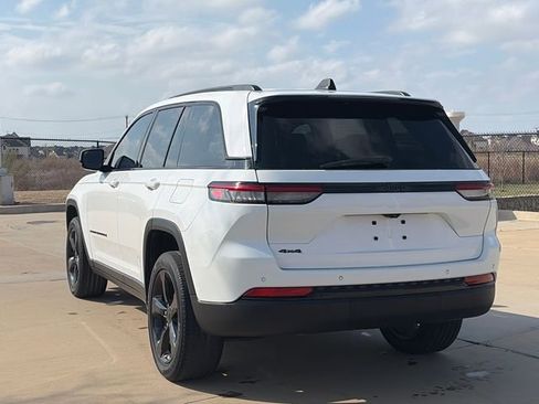 Used 2023 Jeep Grand Cherokee Altitude image 7