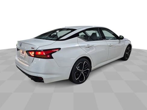 Used 2024 Nissan Altima 2.5 SR FWD image 9