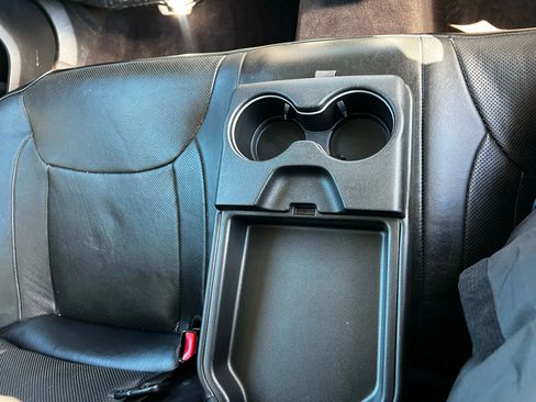 Used 2016 Chrysler 300 C image 23