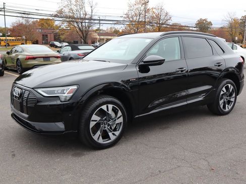 Used 2021 Audi e-tron Premium w/ Convenience Plus Package image 1