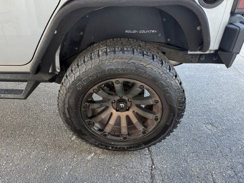 Used 2018 Jeep Wrangler Unlimited Sahara image 5