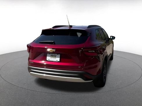 Used 2025 Chevrolet Trax LT FWD image 14