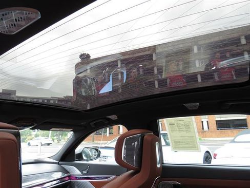 Used 2024 BMW 760i xDrive w/ Executive Package AWD/4WD image 21