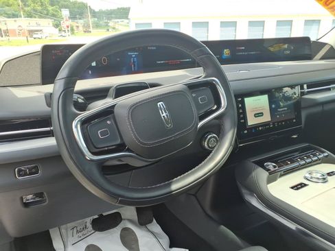 Used 2025 Lincoln Navigator L Reserve AWD/4WD image 7