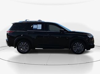 Used 2025 Nissan Pathfinder SL w/ SL Premium Package video 3