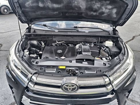 Used 2019 Toyota Highlander Limited Platinum AWD/4WD image 27