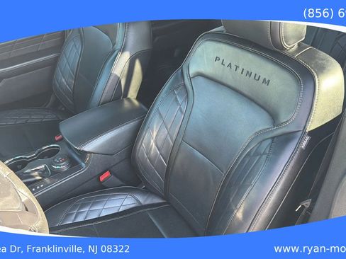 Used 2016 Ford Explorer Platinum image 16