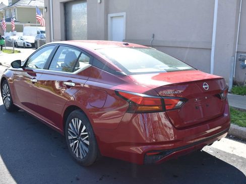 Used 2025 Nissan Altima 2.5 SV FWD image 8