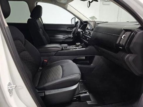 Used 2023 Nissan Pathfinder SV image 1