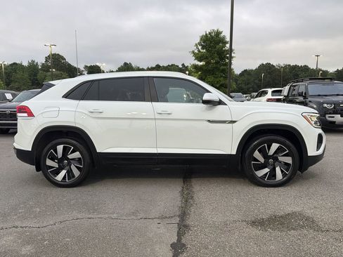Used 2024 Volkswagen Atlas Cross Sport SE FWD image 6