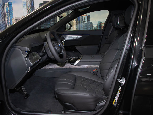 Used 2027 BMW i7 xDrive50 w/ M Sport Package AWD/4WD image 18