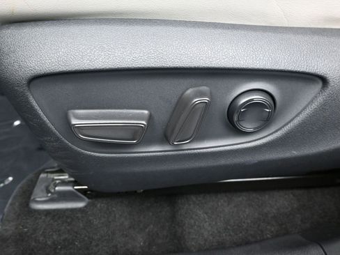 Used 2021 Toyota RAV4 XLE Premium image 34