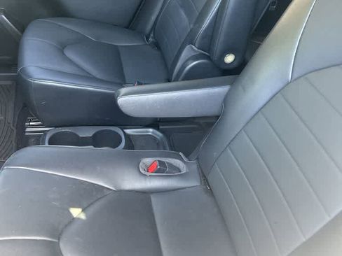 Used 2021 Toyota Highlander XLE AWD/4WD image 6