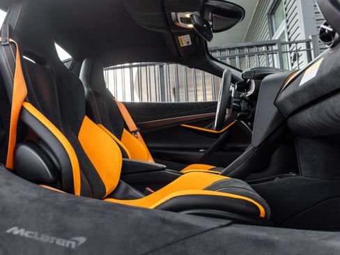 Used 2026 McLaren 750S Spider RWD image 38