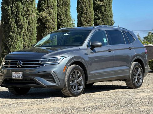Certified 2023 Volkswagen Tiguan SE FWD image 8