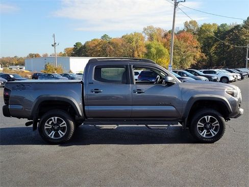 Used 2016 Toyota Tacoma SR5 image 2